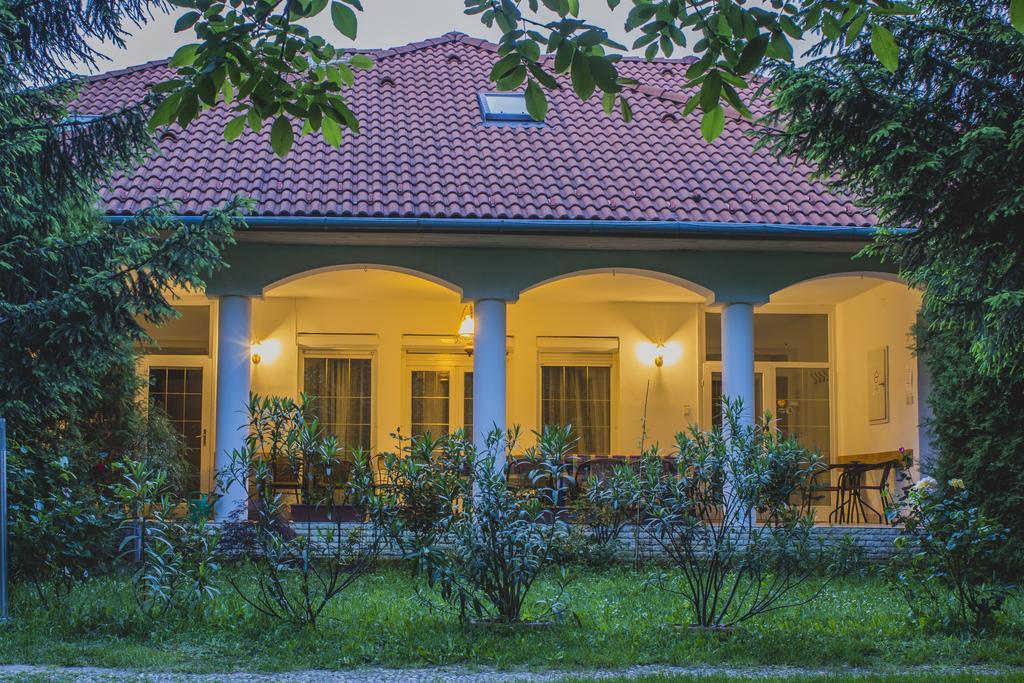 Fertodi Kuria Vendeghaz Hotel ภายนอก รูปภาพ