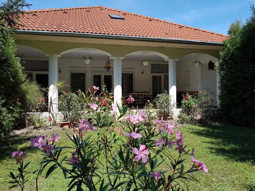 Fertodi Kuria Vendeghaz Hotel ภายนอก รูปภาพ